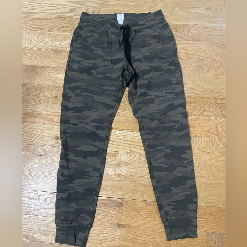 Zyia Camo Joggers